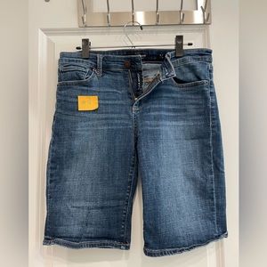 Lucky Brand Denim Short. The Bermuda style. Size 8/29. Great condition.